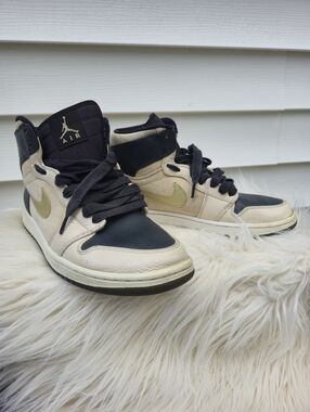 Nike Air Jordan 1 Retro High Top sneakers in a beige Men's Size 9.5
